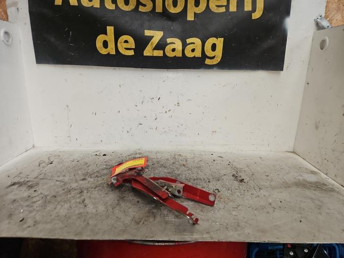 Charnière capot d'un Peugeot 207, Autos : Pièces & Accessoires, Autres pièces automobiles, Peugeot, Utilisé, 3 mois de garantie