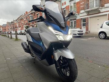 HONDA FORZA 125 (LED) /TWEEKLEURIG/SPORT  beschikbaar voor biedingen