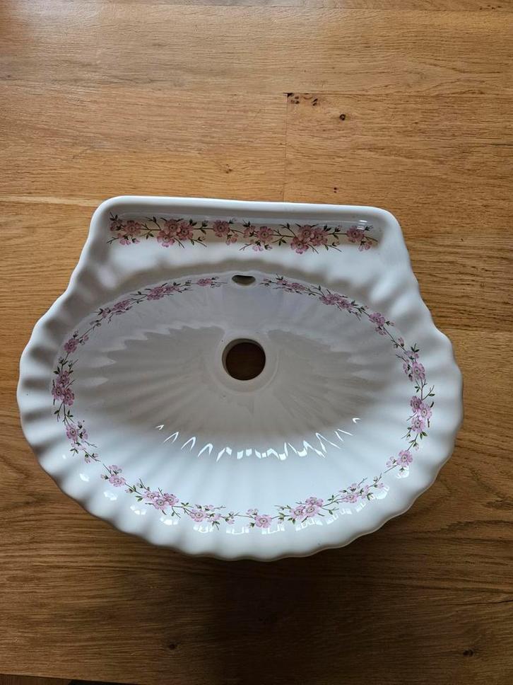 Fontaine vintage Les bains decores avec porte-savon à talon, Maison & Meubles, Salle de bain | Meubles de Salle de bain, Enlèvement