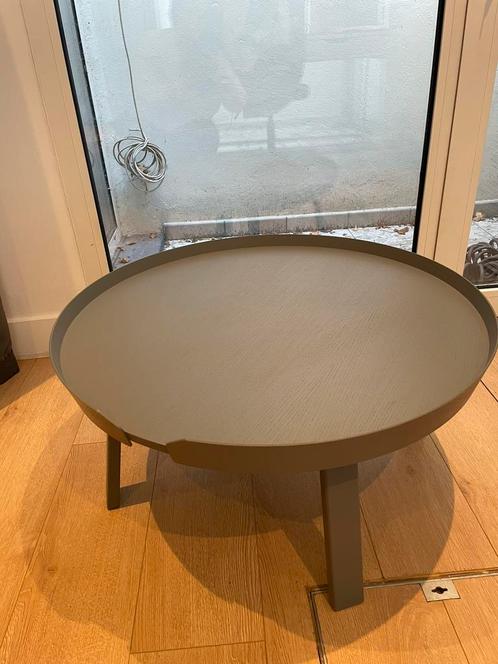 MUUTO Designer grijze ronde salontafel, Huis en Inrichting, Tafels | Bijzettafels, Zo goed als nieuw, Rond, Minder dan 45 cm, 55 tot 75 cm