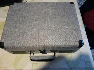 TOURNE DISQUE EN VALISE  beschikbaar voor biedingen