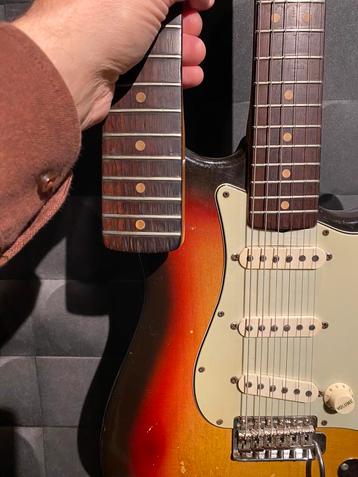 Wij kopen onderdelen van vintage Fender & Gibson gitaren    disponible aux enchères