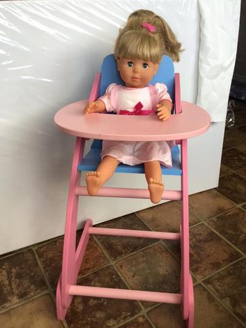 Poppenstoel en poppendrager en sprekende pop beschikbaar voor biedingen