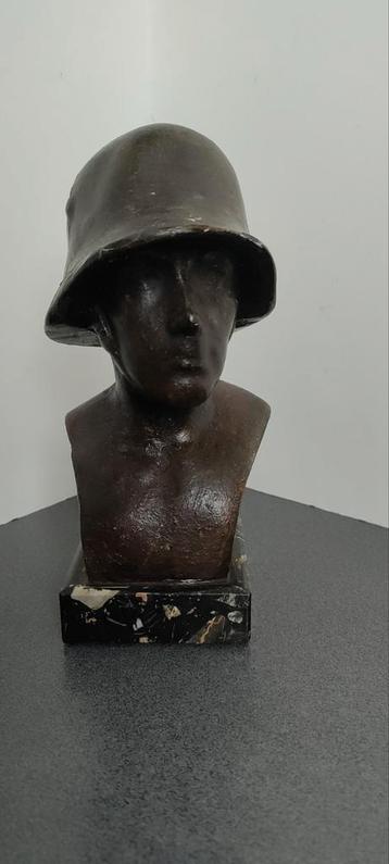 Duitse soldaat beeldje plaaster marmer Stahlhelm buste  beschikbaar voor biedingen