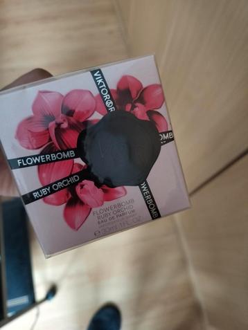Flowerbomb Eau De Parfum beschikbaar voor biedingen