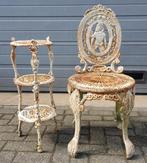 Oude gietijzeren bistro stoel met etagere bijzettafel, Tuin en Terras, 2 zitplaatsen, Overige materialen, Bijzettafel, Ophalen of Verzenden
