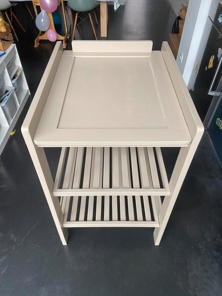Stevige verschoningstafel in hout, Kinderen en Baby's, Badjes en Verzorging, Gebruikt, Overige typen, Overige merken, Standaard