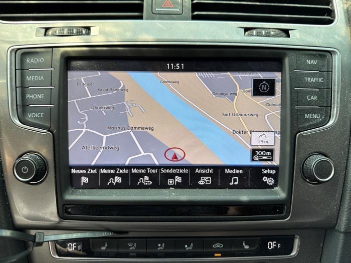 Navigatie Display van een Volkswagen Golf, Auto-onderdelen, Elektronica en Kabels, Volkswagen, Gebruikt, 3 maanden garantie, Ophalen of Verzenden