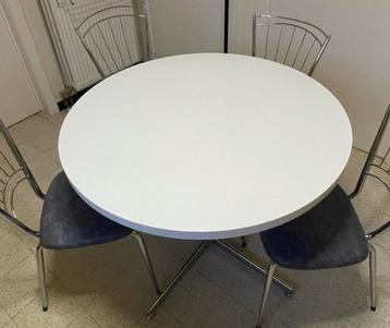 Vintage jaren 70 ronde tafel beschikbaar voor biedingen