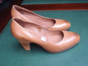 Piure bruine pumps, dames. mt 36 beschikbaar voor biedingen