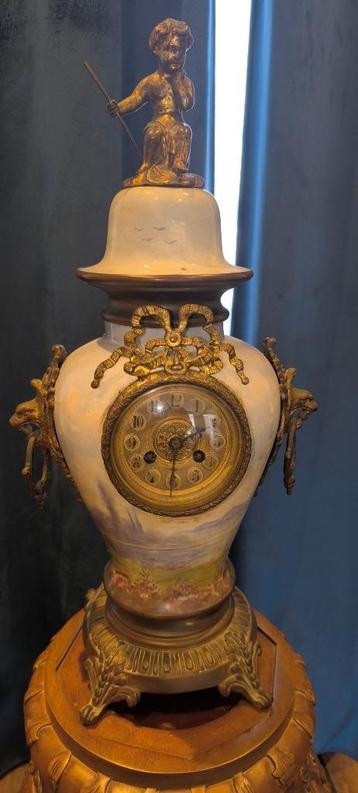 Antieke klok ,h 53 cm beschikbaar voor biedingen