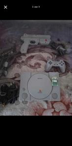 Playstation 1 met games en bakje en geweer en memory card, Ophalen of Verzenden