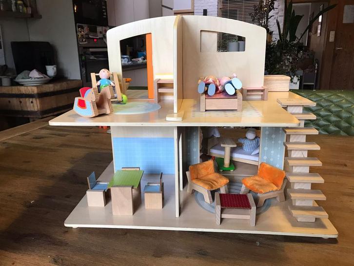 Poppenhuis haba met poppetjes en meubels, Verzamelen, Poppenhuizen en Toebehoren, Zo goed als nieuw, Poppenhuis, Ophalen