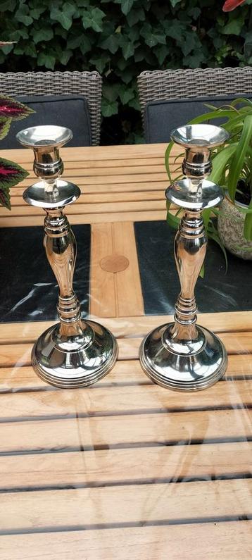 Kandelaars beschikbaar voor biedingen