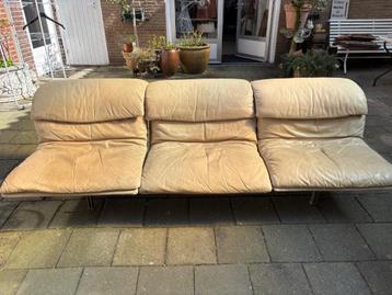 Saporiti Wave bankstel 3-2 zits Giovanni Offredi 1970s beschikbaar voor biedingen