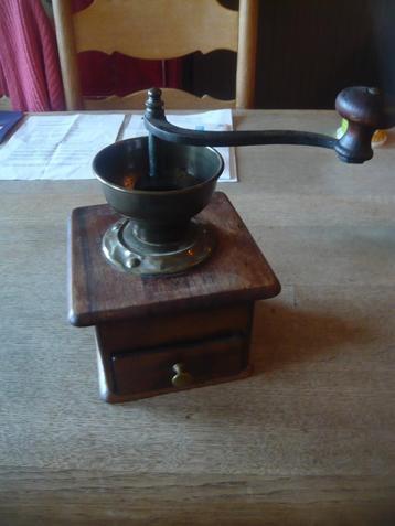 antieke koffiemolen , mooie staat ! beschikbaar voor biedingen