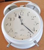 Grand réveil blanc PETER mécanique 2 cloches, 23,5 cm, NEUF, Electroménager, Réveils, Enlèvement ou Envoi, Neuf, Analogique