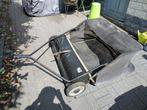 Grasveger voor het slepen van bladverzamelingen., Ophalen, Gebruikt