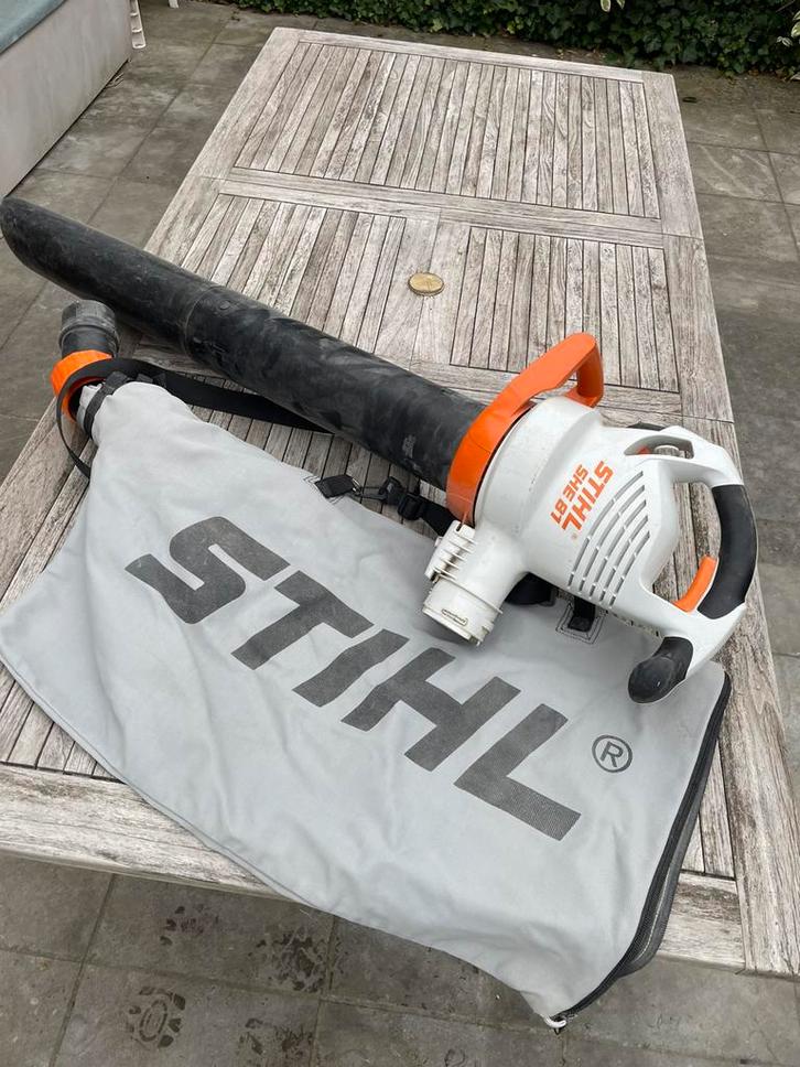 Stihl SHE 81 elektrische bladzuiger, Tuin en Terras, Bladblazers, Gebruikt, Ruggedragen, Elektrisch, Met opvangzak, Met versnipperfunctie