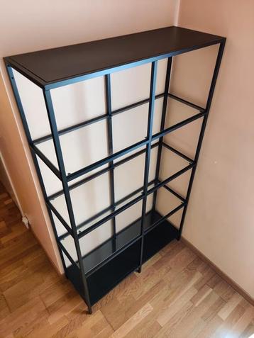 Ikea metalen / glazen stellingkast beschikbaar voor biedingen