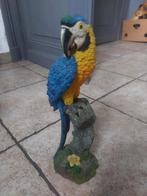 Posture d'un ara bleu et jaune, Collections, Statues & Figurines, Enlèvement, Comme neuf, Animal