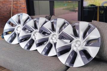 Originele Tesla model Y wieldoppen  beschikbaar voor biedingen