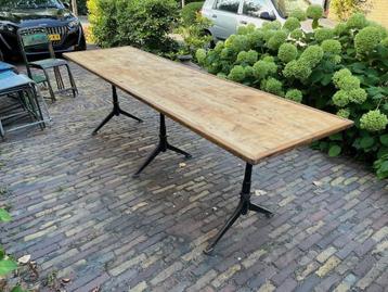 Unieke Bauhaus Tafel Jaren 20 Afkomstig DDR beschikbaar voor biedingen