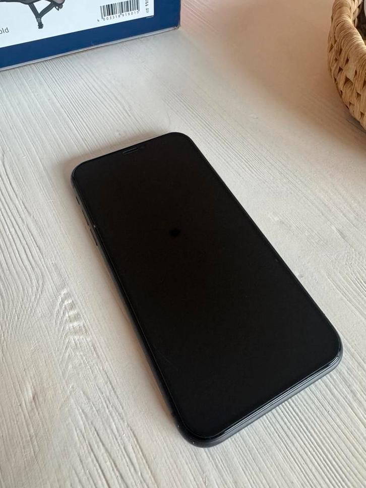 Iphone 11, Télécoms, Téléphonie mobile | Apple iPhone, Utilisé, 64 GB, Sans abonnement, Avec simlock (verrouillage SIM), iPhone 11