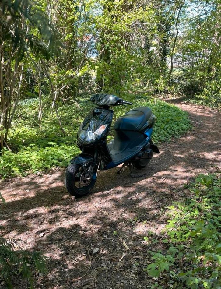 Peugeot vivacity 70cc, Fietsen en Brommers, Scooters | Piaggio, Zo goed als nieuw, Ophalen