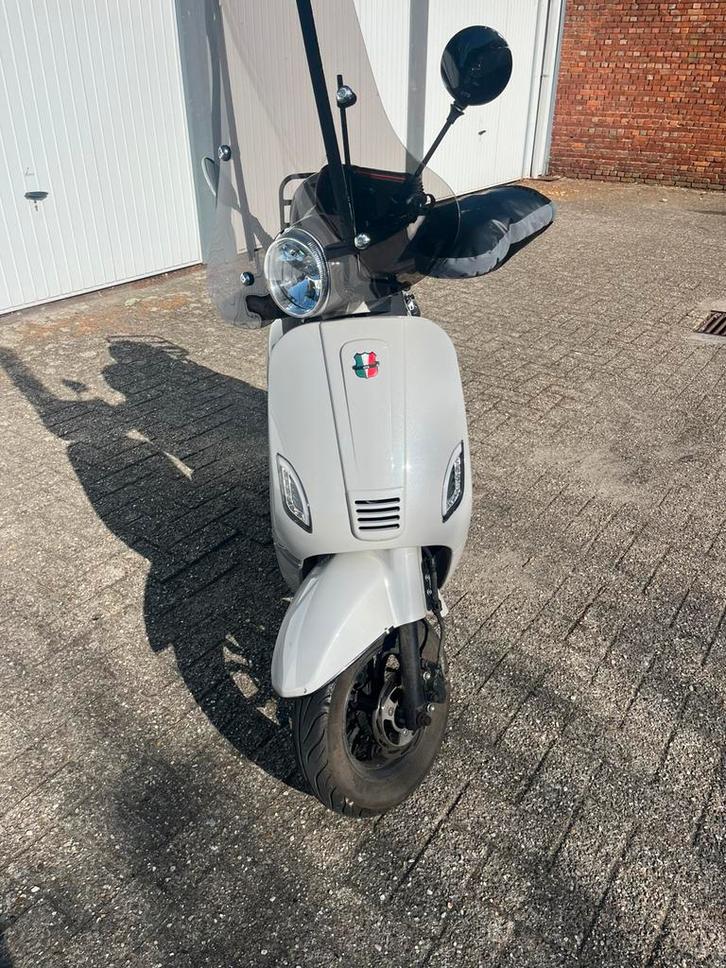 Toscana gts a klasse 2020, Fietsen en Brommers, Snorfietsen en Snorscooters, Zo goed als nieuw, Overige merken, Benzine, Ophalen