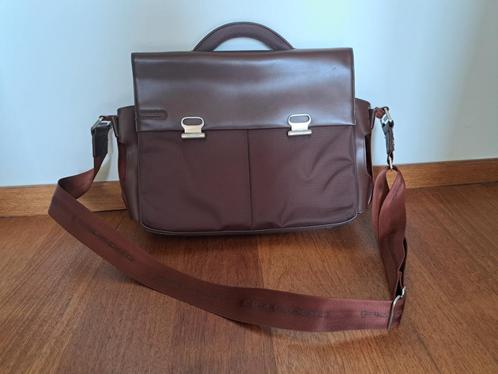 Piquadro boekentas van leer en stof — bruin, Handtassen en Accessoires, Tassen | Schooltassen, Zo goed als nieuw, Aktetas of Boekentas