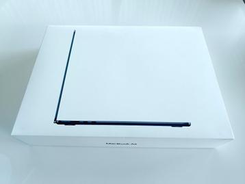 apple macbook air m2 15 inch met garantie (nieuw)    beschikbaar voor biedingen