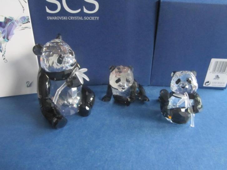 Swarovski SCS Jaarstuk 2008 Panda's + Pandajong, Verzamelen, Swarovski, Nieuw, Figuurtje, Verzenden