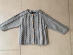 Grijs gebreid vestje met kabels maat 92, Jongen of Meisje, Trui of Vest, Ophalen of Verzenden, Zo goed als nieuw