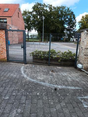Hekwerk.  beschikbaar voor biedingen
