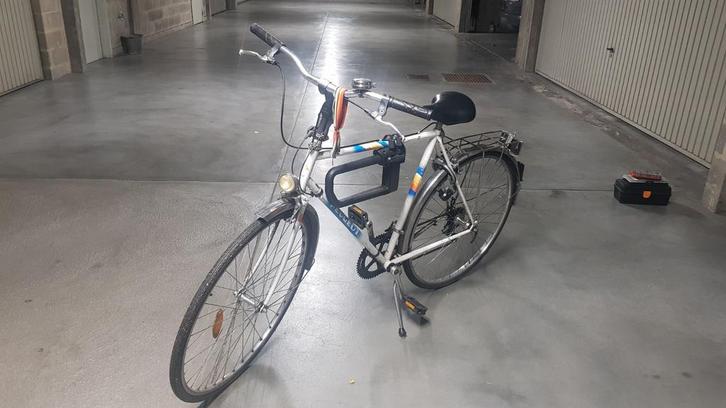 Beau vélo (roule mais à réviser), Vélos & Vélomoteurs, Vélos | Hommes | Vélos pour homme, Enlèvement