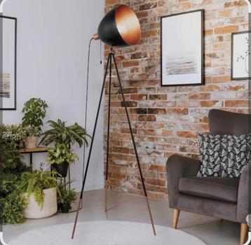Staande lamp - driepoot  beschikbaar voor biedingen