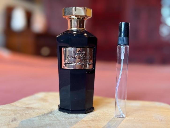 Amouroud - Santal des Indes sample/decant, Handtassen en Accessoires, Uiterlijk | Parfum, Zo goed als nieuw, Ophalen of Verzenden