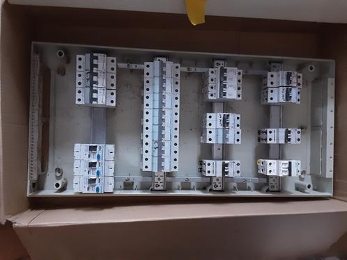 Tableau elecrique avec disjoncteur, Doe-het-zelf en Bouw, Elektriciteit en Kabels, Gebruikt, Kabel of Snoer, Ophalen