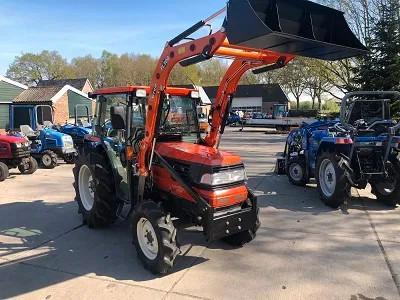 Kubota GL321 Met Cabine en voorlader, Zakelijke goederen, Machines en Bouw | Tuin, Park en Bosbouw, Overige typen