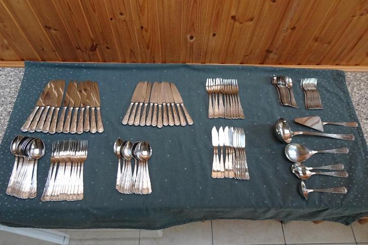 Bestek Eternum Inox Gembloux (België) 133 stuks, Huis en Inrichting, Keuken | Bestek, Zo goed als nieuw, Bestekset, Inox of Chroom