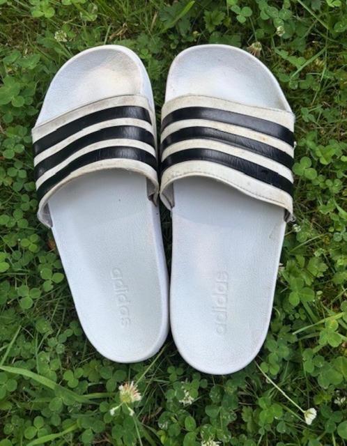 Mules Adidas - T 44,5, Kleding | Heren, Schoenen, Wit, Ophalen of Verzenden