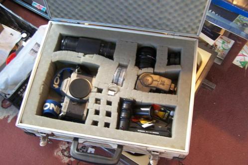 Chinon set in een flightcase, Audio, Tv en Foto, Fotocamera's Analoog, Gebruikt, Spiegelreflex, Overige Merken, Ophalen