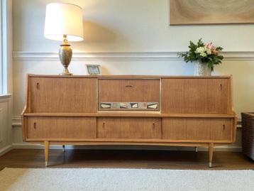 vintage XL kast / dressoir / buffetkast met keramiek accent beschikbaar voor biedingen