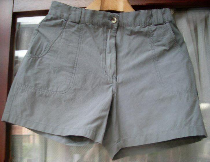 Grijze short van Quechua van Decathlon maat 36/38, Kleding | Dames, Broeken en Pantalons, Gedragen, Maat 36 (S), Grijs, Ophalen of Verzenden