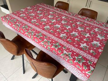Vintage rood tafelkleed Kerstmis beschikbaar voor biedingen