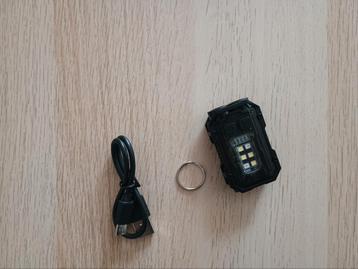 Compacte multifunctionele COB oplaadbare LED-zaklamp beschikbaar voor biedingen