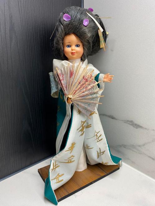 Geisha in schitterende kimono Japanse pop, Verzamelen, Poppen, Zo goed als nieuw, Pop, Ophalen of Verzenden