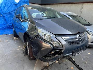 Opel Zavira schadewagen- projectauto ( motorschade ) beschikbaar voor biedingen