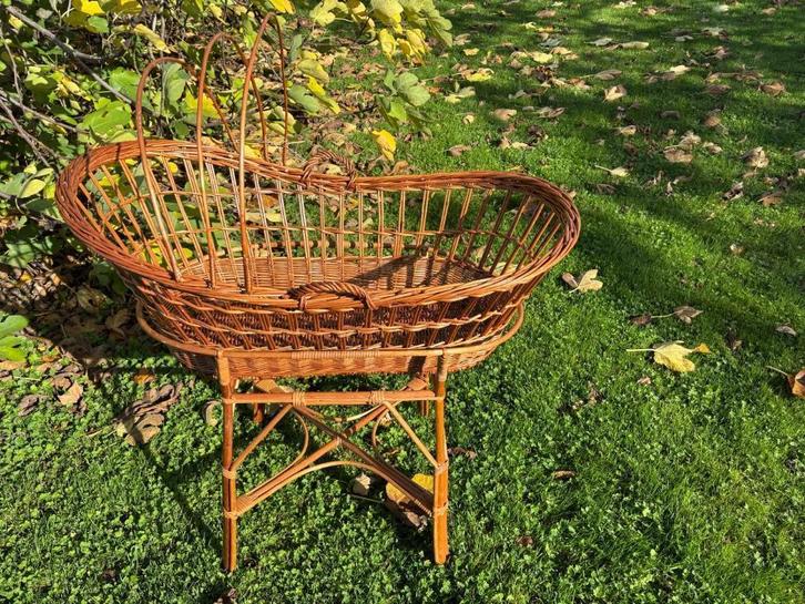 Berceau avec cadre en rotin séparé + baignoire gratuite,Ikea, Enfants & Bébés, Chambre d'enfant | Lits, Comme neuf, 140 à 160 cm